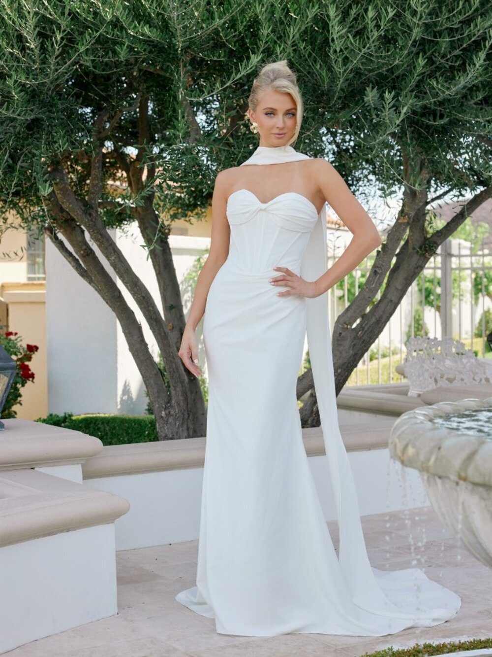 New Strapless Off White Wedding Gown w/ Sheath Cut & Chapel Train NX JE1081